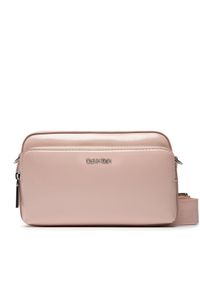 Calvin Klein Torebka Ck Must Camera Bag Lg Saffiano K60K609888 Różowy. Kolor: różowy. Materiał: skórzane