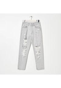 Sinsay - Mom jeans z przetarciami ECO AWARE - Jasny szary. Kolor: szary #1