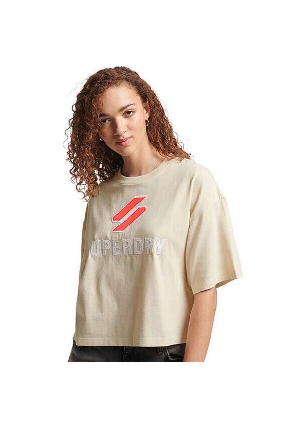 Koszulka turystyczna damska Superdry Code Sl Stacked Apq Boxy. Kolor: beżowy. Materiał: bawełna