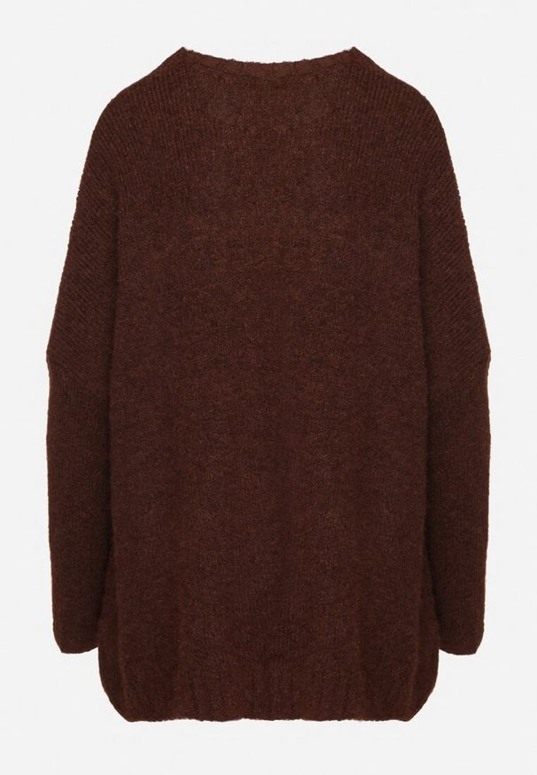 Born2be - Brązowy Klasyczny Sweter o Kroju Oversize Zallelia. Okazja: na co dzień, na spotkanie biznesowe, do pracy. Kolor: brązowy. Materiał: wełna. Długość rękawa: długi rękaw. Długość: długie. Sezon: jesień. Styl: klasyczny