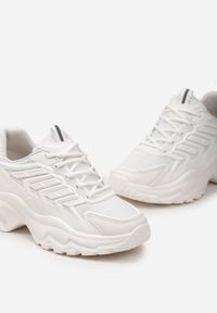 Renee - Białe Sneakersy na Tłoczonej Podeszwie z Siateczkowymi Wstawkami Amrogia. Kolor: biały