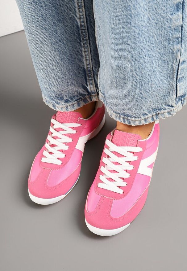 Born2be - Fuksjowe Sneakersy Ozdobione Geometrycznym Wzorem Teroti. Kolor: różowy. Materiał: jeans. Wzór: aplikacja, geometria
