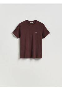 Reserved - T-shirt regular z drobnym haftem - ciemnobrązowy. Kolor: brązowy. Materiał: bawełna, dzianina. Wzór: haft