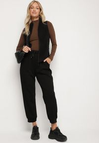 Born2be - Czarna Kamizelka Polarowa z Bawełną Anerrise. Okazja: na co dzień. Kolor: czarny. Materiał: polar, bawełna. Styl: casual #6