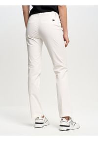Big-Star - Spodnie chinosy damskie białe Ranita 101. Kolor: biały. Materiał: tkanina. Styl: elegancki #4
