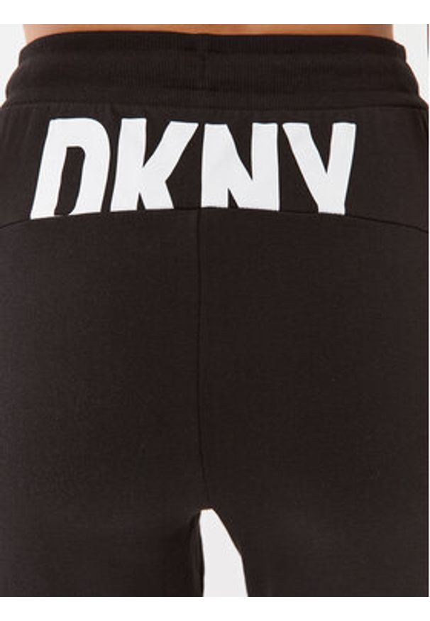 DKNY Spodnie dresowe YI2822670 Czarny Regular Fit. Kolor: czarny. Materiał: dresówka, bawełna, syntetyk