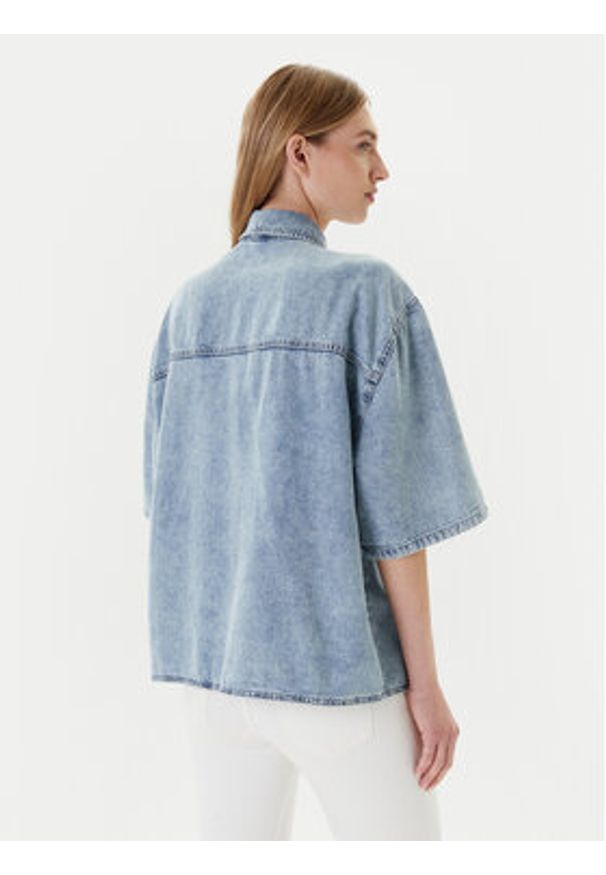 Mustang Koszula jeansowa Ella 1016568 Niebieski Oversize. Kolor: niebieski. Materiał: bawełna