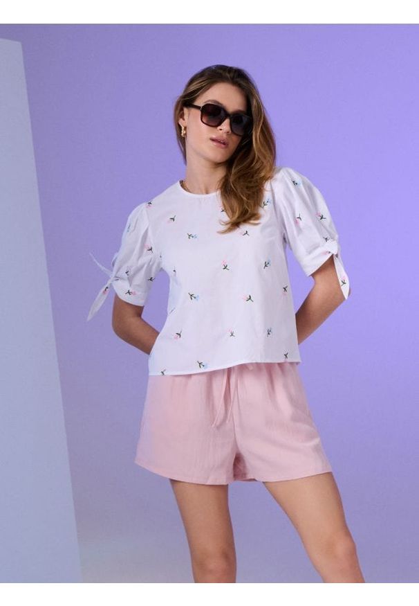 Sinsay - Szorty materiałowe z gumką w pasie basic - różowy. Kolor: różowy. Materiał: materiał