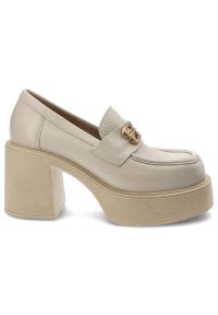 Beżowe Półbuty Armodo Stylowe Obuwie Ze Skóry Naturalnej. Zapięcie: klamry. Kolor: beżowy. Materiał: skóra. Obcas: na obcasie. Styl: elegancki. Wysokość obcasa: średni #4