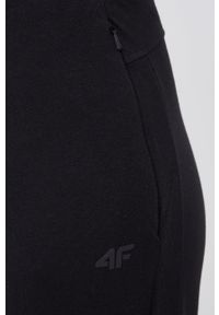 4f - 4F Spodnie damskie kolor czarny z nadrukiem. Stan: podwyższony. Kolor: czarny. Materiał: dzianina. Wzór: nadruk, aplikacja #4
