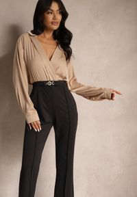 Renee - Czarno-Beżowy Kopertowy Kombinezon z Elegancką Koszulową Górą i Szerokimi Nogawkami Vareti. Okazja: na co dzień, na spotkanie biznesowe. Kolor: czarny. Styl: elegancki #3