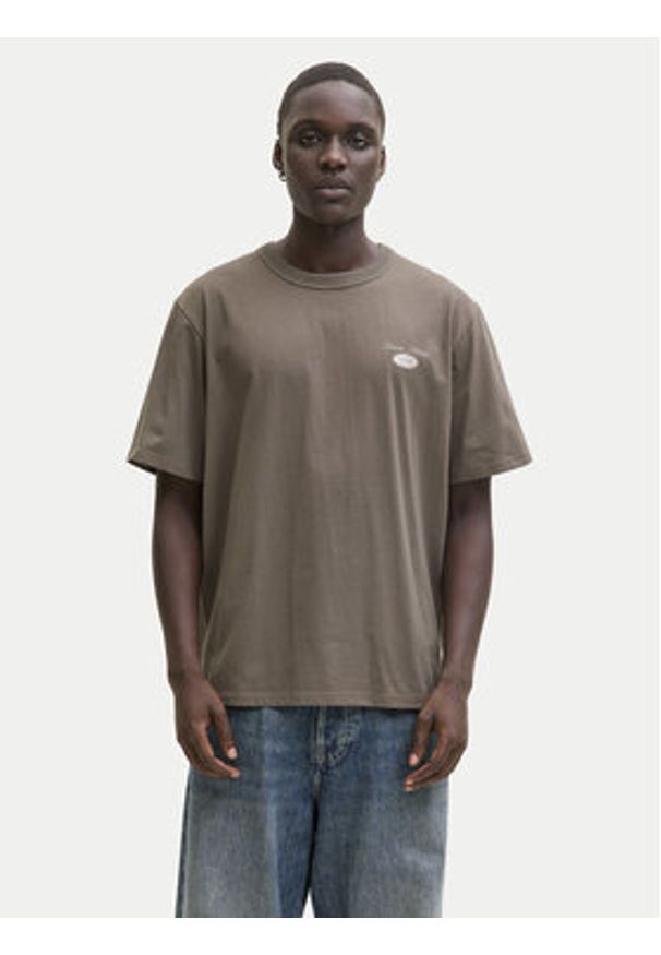 Jack & Jones T-Shirt Edover 12288005 Brązowy Regular Fit. Kolor: brązowy. Materiał: bawełna