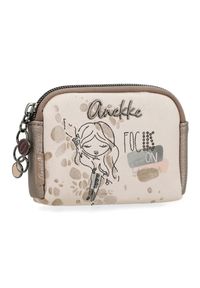 Portfel damski Anekke, z ozdobnym nadrukiem i metalowym logo zapinany na suwak wyposażony w przegrody na karty kieszeń na monety oraz miejsce na bank. Kolor: beżowy. Wzór: nadruk #3