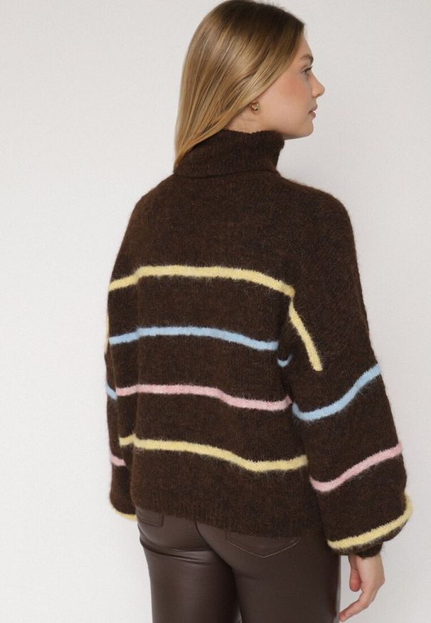 Born2be - Brązowy Golf z Wełną Ozdobiony Paskami Reisorria. Okazja: na co dzień, na spacer. Typ kołnierza: golf. Kolor: brązowy. Materiał: wełna. Wzór: aplikacja. Styl: casual