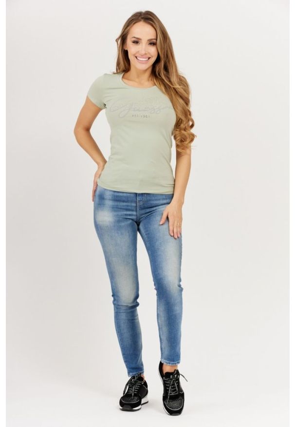 Guess - GUESS Jasnozielony t-shirt damski z logo i kryształkami, Rozmiar XS. Kolor: zielony. Materiał: bawełna. Wzór: aplikacja