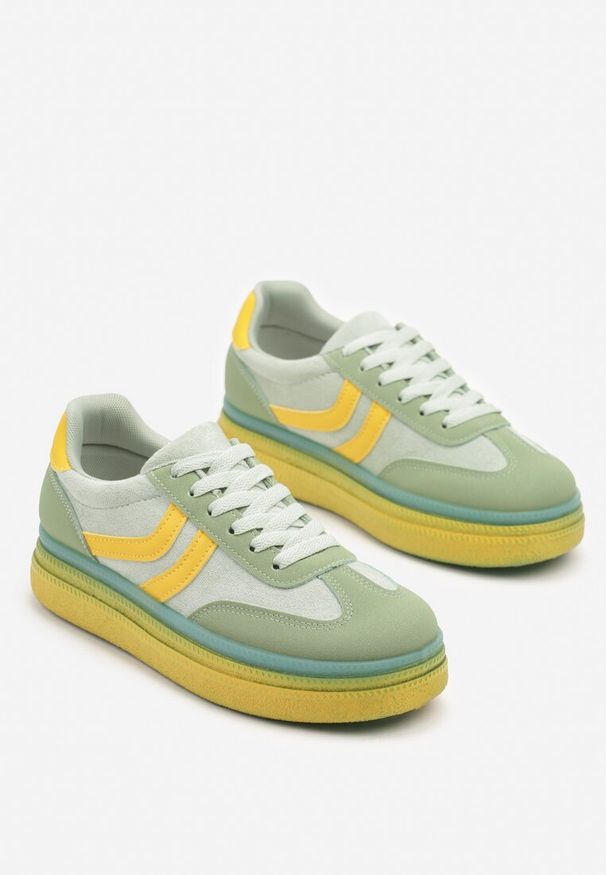 Renee - Zielono-Żółte Sneakersy Typu Kultowe Tenisówki na Niskiej Platformie Olritia. Okazja: na co dzień. Kolor: zielony. Materiał: jeans. Szerokość cholewki: normalna. Wzór: aplikacja. Obcas: na platformie