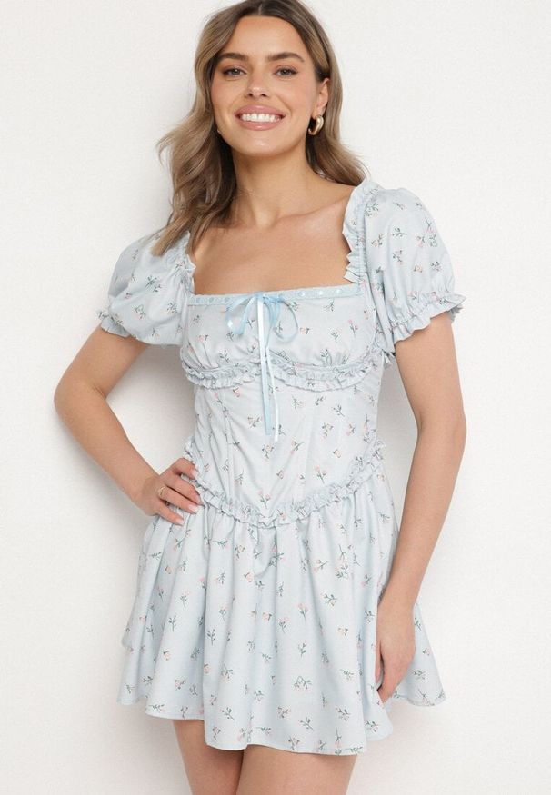 Born2be - Niebieska Sukienka Vices z Bufkami Falbankami i Wiązaniem w Kwiaty Tolalira. Okazja: na co dzień. Typ kołnierza: kołnierz z falbankami. Kolor: niebieski. Materiał: skóra. Wzór: kwiaty. Styl: elegancki, casual, klasyczny