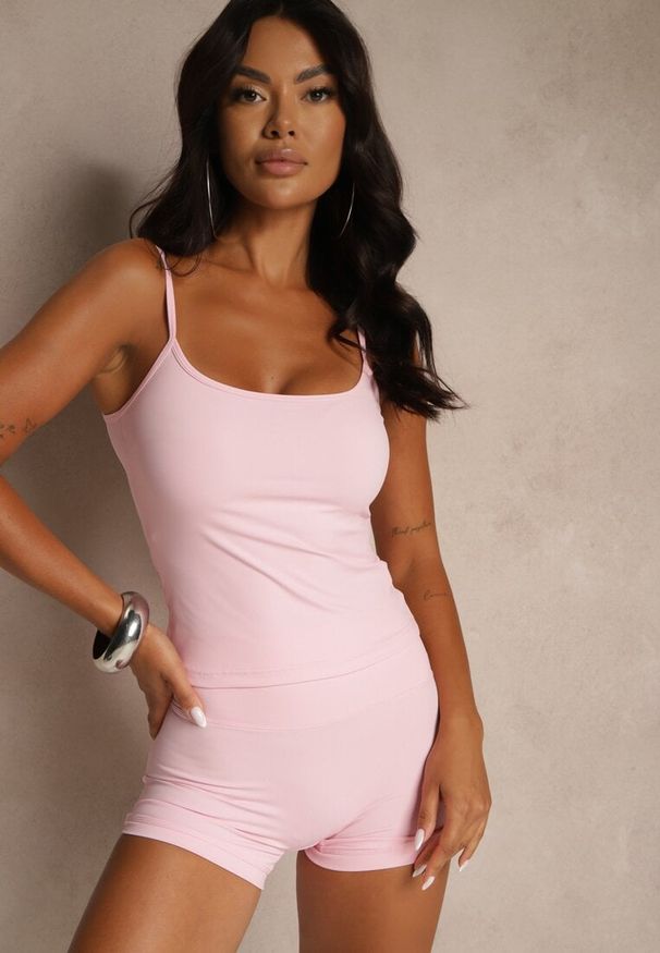 Renee - Różowy Casualowy Top Halanissa. Okazja: na co dzień. Kolor: różowy. Długość rękawa: na ramiączkach. Styl: casual