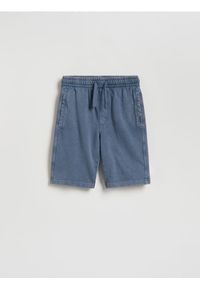Reserved - Bawełniane bermudy - niebieski. Kolor: niebieski. Materiał: bawełna #1