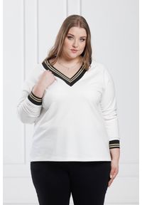 Moda Size Plus Iwanek - Dresowa bluza Estera z lampasami na codzień XXL PLUS SIZE. Typ kołnierza: dekolt w kształcie V. Kolekcja: plus size. Materiał: dresówka. Długość: krótkie. Sezon: lato. Styl: elegancki #1