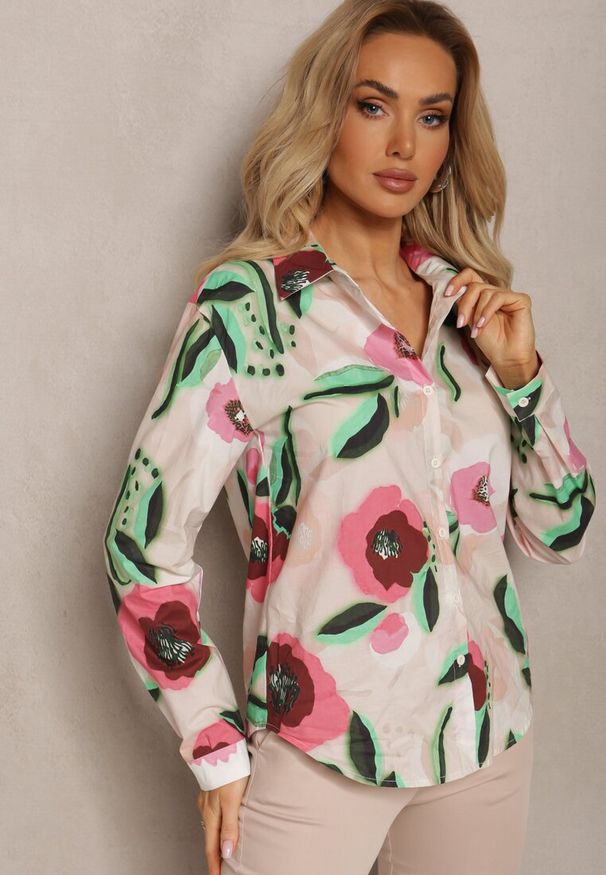 Renee - Beżowo-Zielona Koszula z Bawełny z Nadrukiem w Ozdobne Kwiaty Pitrea. Typ kołnierza: kołnierzyk klasyczny, dekolt w kształcie V. Kolor: beżowy. Materiał: bawełna. Wzór: kwiaty, nadruk. Sezon: wiosna, lato. Styl: klasyczny, elegancki