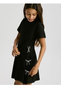 Reserved - Sukienka z kokardkami - czarny. Typ kołnierza: kokarda. Kolor: czarny. Materiał: wiskoza #1