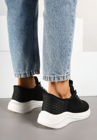 Renee - Czarno-Białe Buty Sportowe Sneakersy z Siateczki na Podeszwie z Tłoczeniami Kortebia. Okazja: na co dzień. Zapięcie: sznurówki. Kolor: czarny. Materiał: jeans #6