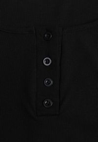 Renee - Czarny Top z Bawełny Ozdobiony Guzikami przy Dekolcie Nediva. Okazja: na co dzień. Kolor: czarny. Materiał: bawełna. Wzór: aplikacja. Styl: casual #8