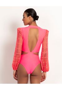PATBO BRASIL - Różowe body Crochet Sleeve. Kolor: wielokolorowy, fioletowy, różowy. Materiał: materiał, koronka. Długość: długie. Wzór: koronka