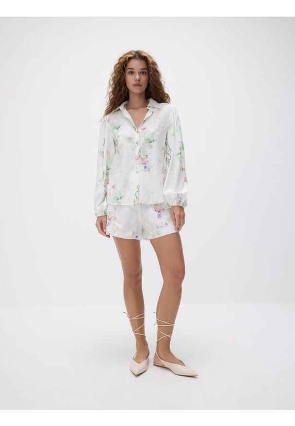 Reserved - Wzorzyste szorty z lnem - wielobarwny. Materiał: len