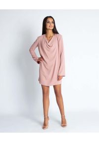 Dursi - Różowa Luźna Mini Sukienka z Dekoltem Typu Woda. Kolor: różowy. Materiał: poliester. Długość: mini