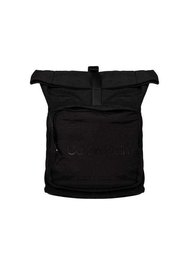 Calvin Klein Plecak "CK Must T+ Roll Top" | K50K510277 BAX | Mężczyzna | Czarny. Kolor: czarny. Materiał: poliester, poliamid. Wzór: napisy. Styl: casual