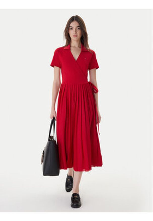 TOMMY HILFIGER - Tommy Hilfiger Sukienka codzienna 1985 WW0WW45733 Czerwony Regular Fit. Okazja: na co dzień. Kolor: czerwony. Materiał: syntetyk. Typ sukienki: proste. Styl: casual