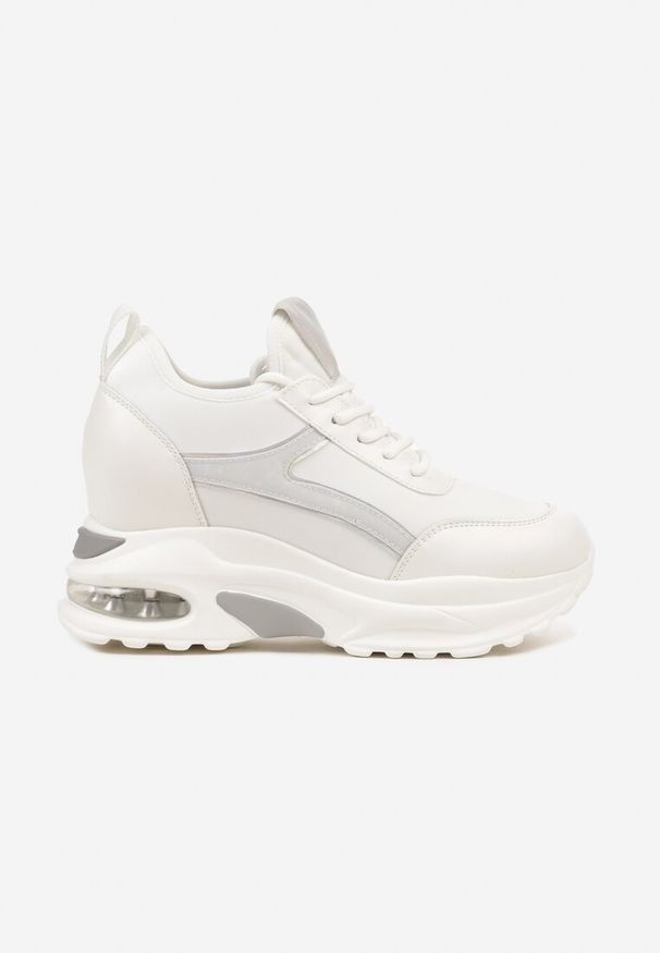 Renee - Biało-Srebrne Sneakersy na Koturnie Ozdobione Metalicznym Wykończeniem Vliraya. Okazja: na co dzień. Kolor: biały. Materiał: jeans. Wzór: aplikacja. Sezon: lato, wiosna. Obcas: na koturnie
