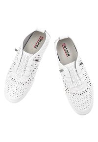 Półbuty damskie Artiker, cholewka ze skóry naturalnej licowej z ażurową perforacją na wiązanie, białe, 58C0378. Kolor: biały. Materiał: skóra. Szerokość cholewki: normalna. Wzór: ażurowy #4