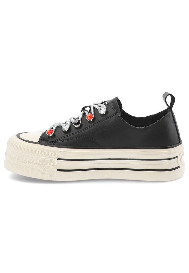Sneakersy damskie GOE, cholewka ze skóry licowej z zaokrąglonym noskiem na solidnej podeszwie, czarne, TT2N4073. Okazja: na co dzień. Kolor: czarny. Materiał: skóra. Szerokość cholewki: normalna. Obcas: na platformie. Sport: turystyka piesza