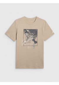 4f - 4F T-shirt regular z nadrukiem męski - beżowy L. Okazja: na co dzień. Kolor: beżowy. Materiał: dzianina, bawełna, materiał. Wzór: nadruk. Styl: casual #1