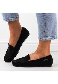 POTOCKI - Czarne ażurowe zamszowe mokasyny damskie Potocki 09301. Okazja: na co dzień. Kolor: czarny. Materiał: zamsz. Szerokość cholewki: normalna. Wzór: ażurowy. Sezon: wiosna, jesień, lato. Styl: casual, elegancki #1