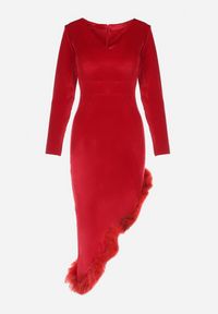 Born2be - Czerwona Asymetryczna Sukienka Welurowa z Piórkami Ganzoria. Kolor: czerwony. Materiał: welur. Wzór: aplikacja. Typ sukienki: asymetryczne. Długość: midi
