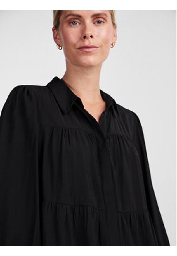YAS Sukienka koszulowa Pala 26030720 Czarny Loose Fit. Kolor: czarny. Materiał: wiskoza. Typ sukienki: koszulowe