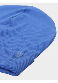 4f - Czapka beanie dziecięca - niebieska. Kolor: niebieski. Materiał: dzianina, bawełna, materiał. Sezon: wiosna. Styl: casual, klasyczny, sportowy