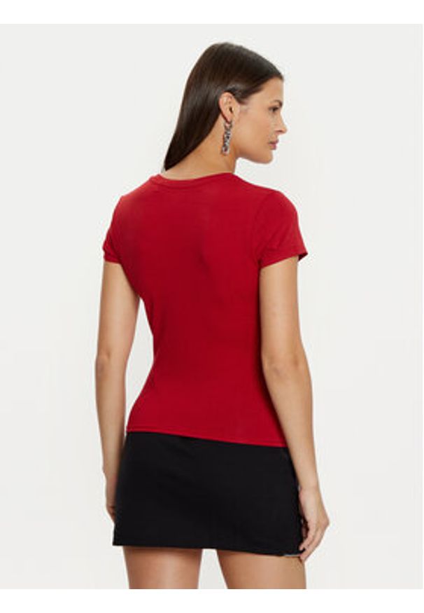 Guess T-Shirt W5RI23 K49A1 Czerwony Slim Fit. Kolor: czerwony. Materiał: bawełna