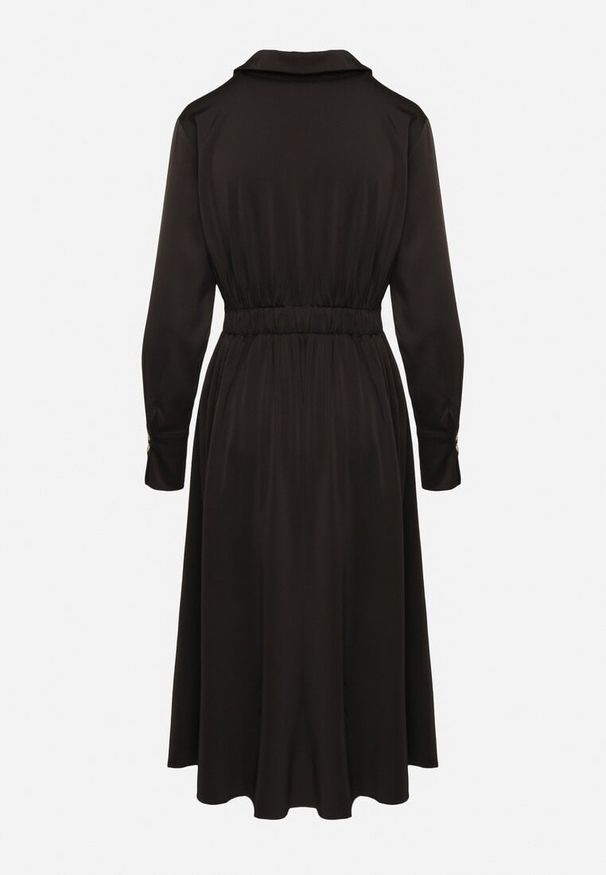 Born2be - Czarna Rozkloszowana Sukienka o Koszulowym Kroju z Imitacją Kieszeni i Gumką w Talii Rizza. Okazja: na co dzień. Kolor: czarny. Typ sukienki: koszulowe. Styl: wizytowy, casual, klasyczny, elegancki