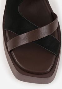 Born2be - Czarne Sandały na Koturnie i Platformie Ozdobione Nitami i Wycięciami Merennea. Okazja: na co dzień. Zapięcie: sprzączka. Kolor: czarny. Wzór: aplikacja. Obcas: na koturnie. Styl: casual, klasyczny, elegancki #7