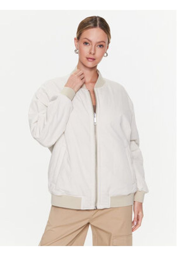 Calvin Klein Kurtka bomber Light Paded Quilt Bomber Jacket K20K205178 Écru Regular Fit. Kolor: kremowy. Materiał: syntetyk