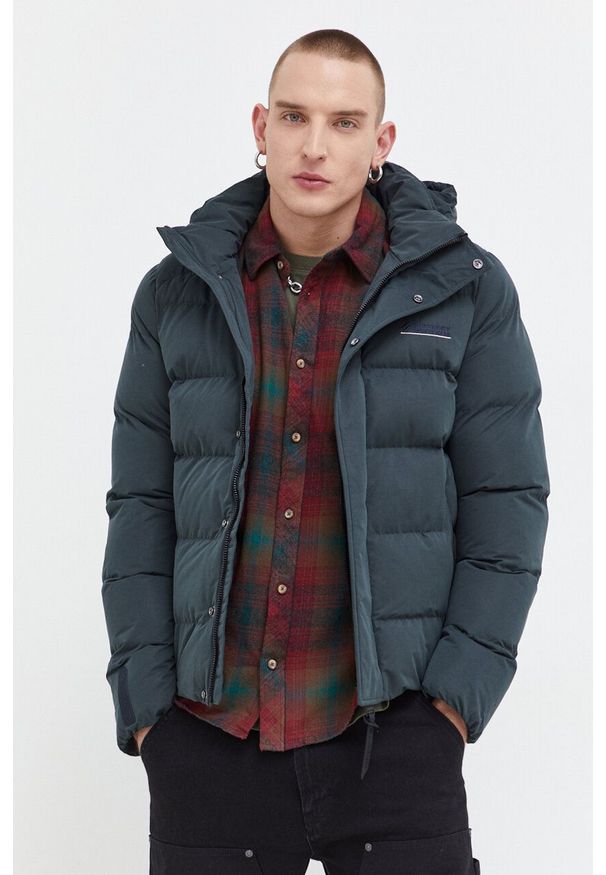 Superdry kurtka męska kolor zielony zimowa. Kolor: zielony. Materiał: włókno, materiał. Sezon: zima