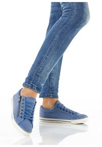 Sneakersy bonprix matowy niebieski. Kolor: niebieski. Materiał: syntetyk, materiał, skóra #2