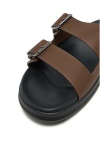 TOMMY HILFIGER - Tommy Hilfiger Klapki FM0FM05414 Brązowy. Kolor: brązowy. Materiał: skóra