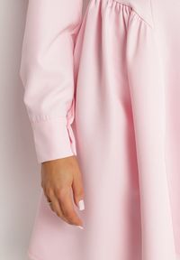 Born2be - Różowa Rozkloszowana Sukienka z Kwadratowym Dekoltem Katilora. Typ kołnierza: dekolt kwadratowy. Kolor: różowy. Długość rękawa: długi rękaw. Styl: klasyczny #6