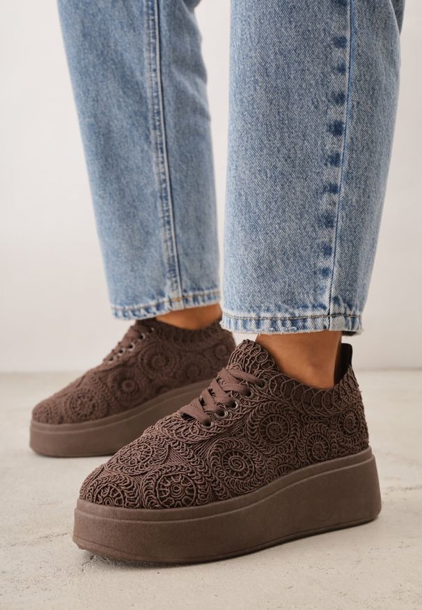 Renee - Brązowe Sneakersy Boho na Platformie Zdobione Plecionym Wzorem Abilama. Kolor: brązowy. Materiał: jeans, zamsz. Szerokość cholewki: normalna. Wzór: aplikacja. Obcas: na platformie